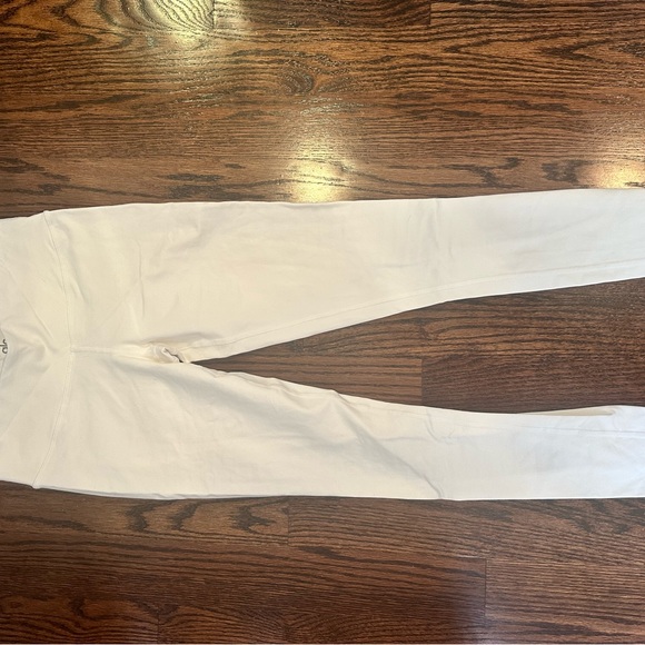 ALO white leggings with mesh cut out on side of the legs - Picture 3 of 6